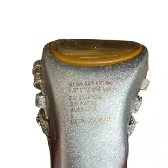 Wild Rose Metallic Silver Heeled Sandals sz 6​ - Picture 7 of 8